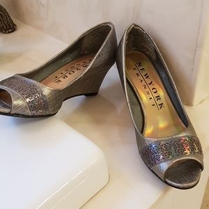 Pewter peep toe wedges 61/2